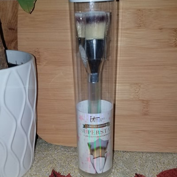 NIB It Cosmetics Super Star Brush - Picture 1 of 1